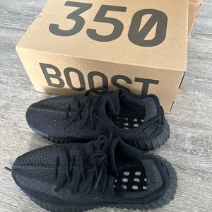 YEEZY 350 Boost V2 Size 10 Onyx USED
